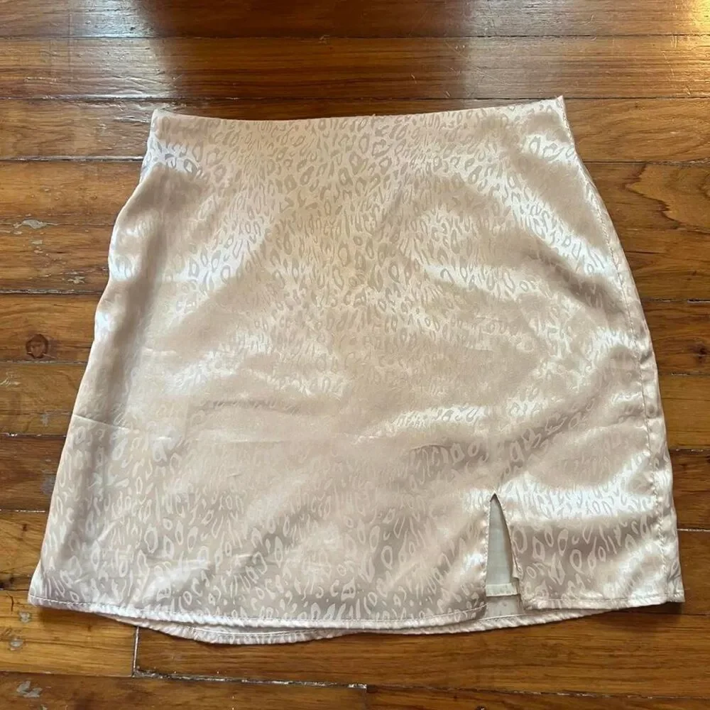 Altered State Cream Leopard Satin Mini Skirt Slit Size M y2k Boho Flirty